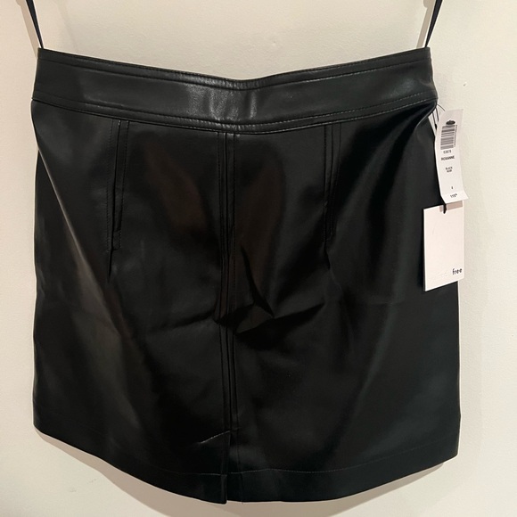 Wilfred free ROXANNE mini faux leather skirt. - Picture 4 of 4